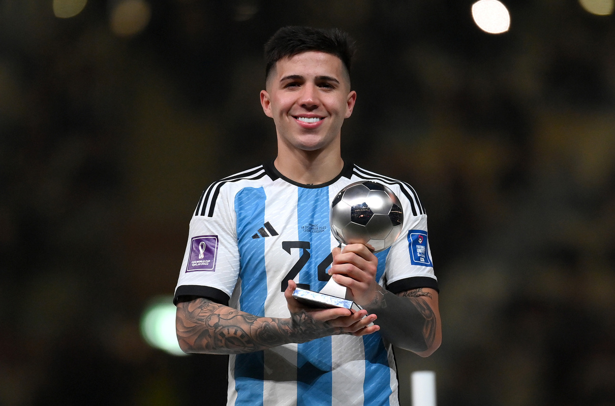 Enzo Fernandez Cỗ Máy Chuyền Bóng Mới Của Chelsea - Tiềm Năng và Tương Lai