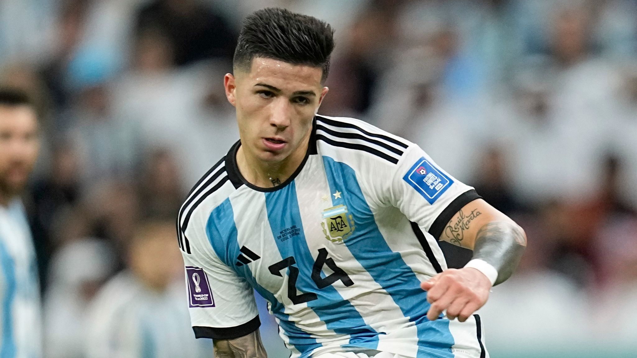 Enzo Fernandez Cỗ Máy Chuyền Bóng Mới Của Chelsea - Tiềm Năng và Tương Lai